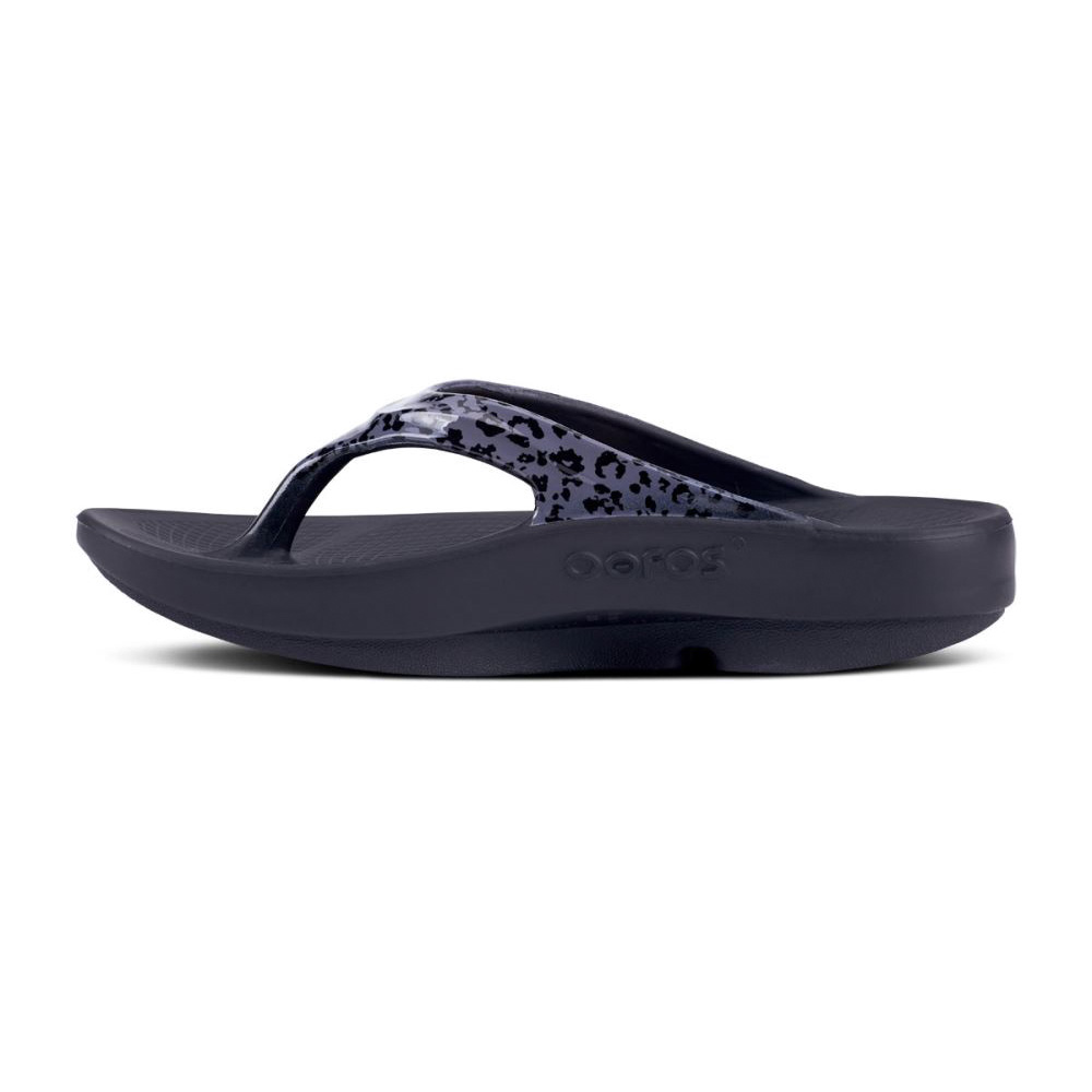 OOFOS OOlala Limited Sandal Szürke Leopárd | BP1DEMS